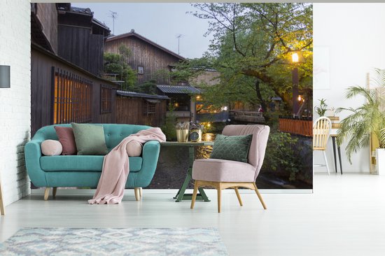 Behang - Fotobehang Rivier en huizen in de oude keizer hoofdstad Gion in Kyoto - Breedte 525 cm x hoogte 350 cm