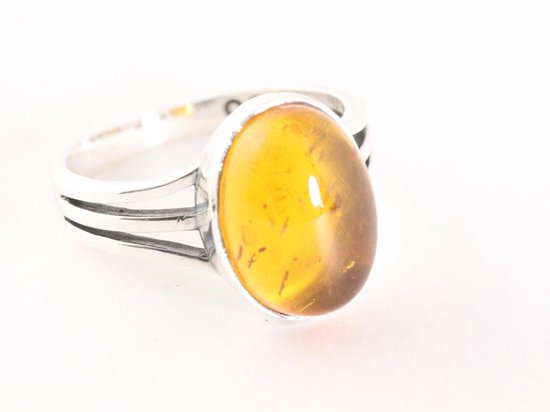 Opengewerkte zilveren ring met amber - maat 18.5