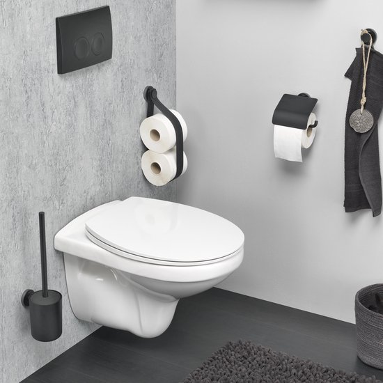 Porte-rouleau toilette avec rabat dans une salle de bain avec des toilettes.