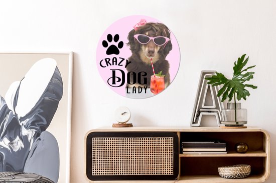 Cercle mural - Cercle mural - Citation Chiens 'Crazy dog lady' sur fond avec un chien et un cocktail - Aluminium - ⌀ 60 cm - Intérieur et extérieur
