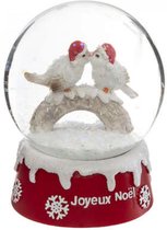 Sneeuwbol Kerst rode sneeuwbol met kussende  vogeltjes met kerstmuts  Ø8cm x 10cm H