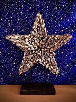 Natural Silver J-Pod Tree on Base 48 cm hoog - Christmas Star - kerstster - handgemaakt - kunststof - figuur - kerststukje - kerstdecoratie - kerstitem - accessoire - interieur - geschenk - gift - cadeau - kerst - nieuwjaar – verjaardag