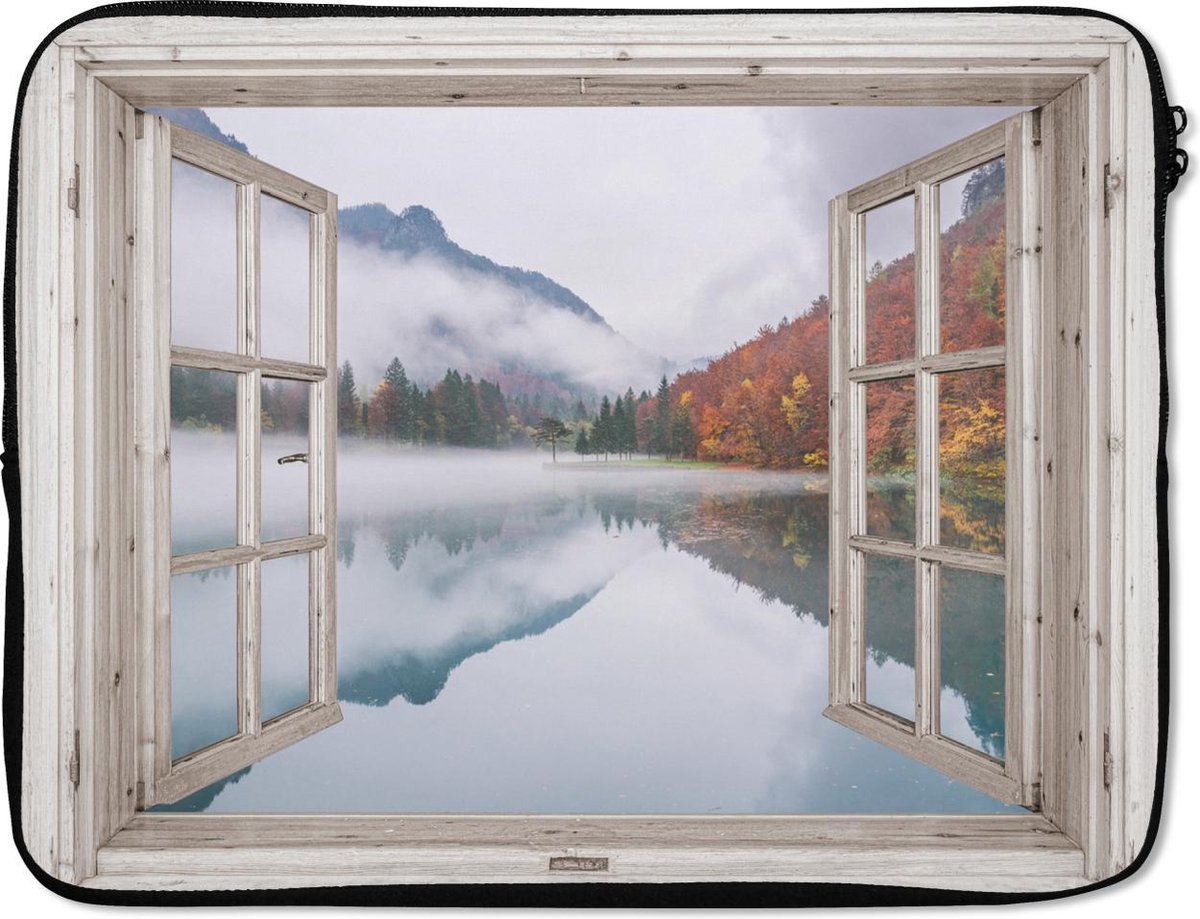 Laptophoes 17 inch - Doorkijk - Herfst - Mist - Laptop sleeve - Binnenmaat 41x28 cm - Zwarte achterkant
