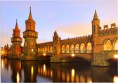 De Oberbaumbrücke over de Spree in oud Berlijn - Foto op Forex - 120 x 90 cm