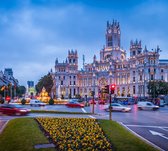 Verkeersdrukte rond het Plaza de Cibeles in Madrid - Fotobehang (in banen) - 350 x 260 cm