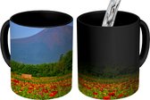 Magische Mok - Foto op Warmte Mok - Groen veld vol met zinnia bloemen - 350 ML