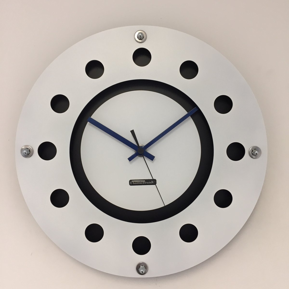 WANDKLOK WHITE FLANGE MECANICA FULL BLACK WITH WHITE  SMALL INNER CIRCLE BLACK BLUE BLACK POINTER MODERN DUTCH DESIGN HANDGEMAAKT 40 cm