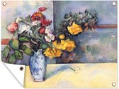 Tuinschilderij Stilleven met bloemen in een vaas - Schilderij van Paul Cézanne - 80x60 cm - Tuinposter - Tuindoek - Buitenposter