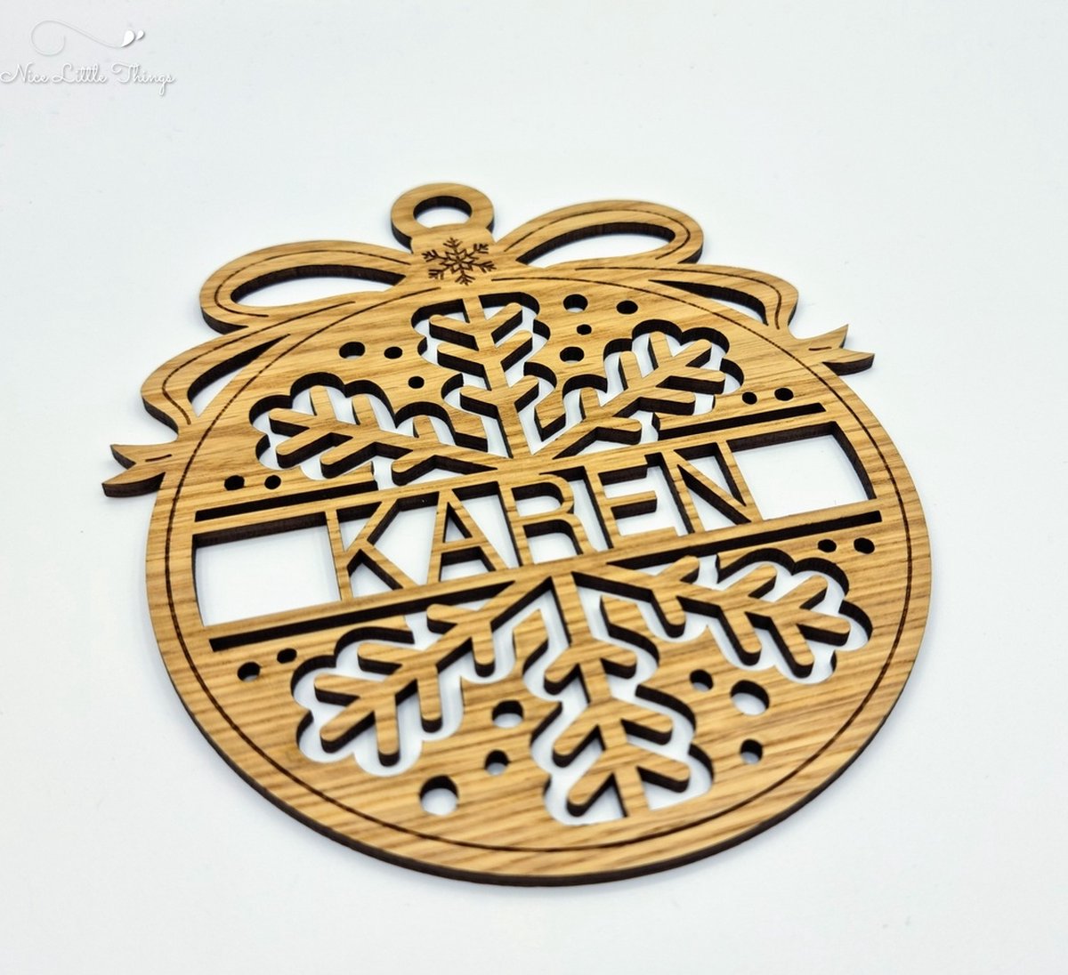 [Nice Little Things] - Maxi Kerst Ornament - Met naam - Eik - Sneeuwvlokje