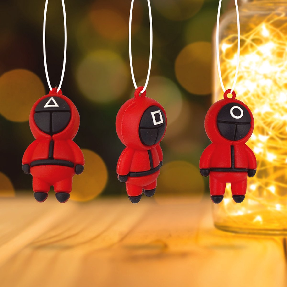 Game 3d Kerstboom versiering! | 3 verschillende kersthangers - poppetjes in rode overall en zwart masker | Game Kerstballen
