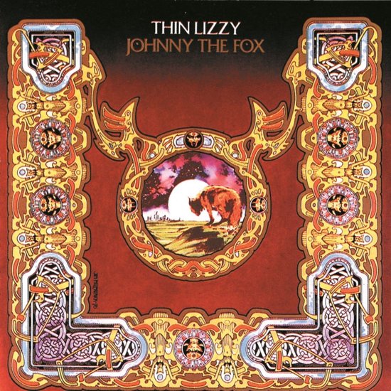 Albumhoes met een bruine beer onder een volle maan, omkaderd door oranje en zilveren Keltische patronen. Tekst: THIN LIZZY JOHNNY THE FOX.