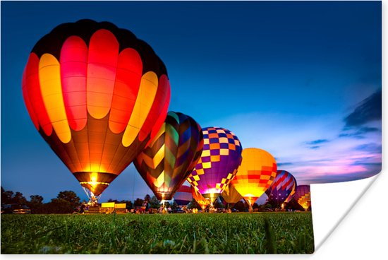 Poster - Kleurrijke luchtballonen op een rij met een kleurrijke hemel