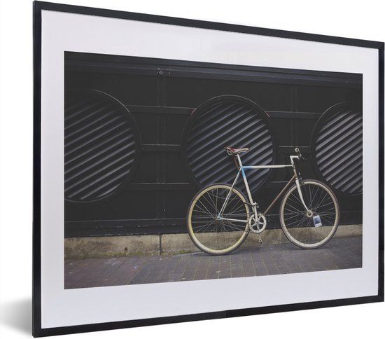 Fotolijst incl. Poster - Een fiets geparkeerd op stoep - 40x30 cm - Posterlijst