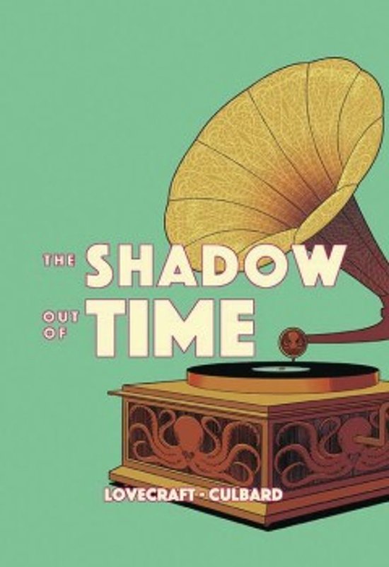 Titel: The Shadow Out of Time. Illustratie van een antieke platenspeler met octopus-versieringen op een groene achtergrond.