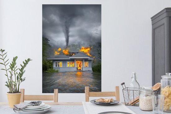 Muurstickers - Sticker Folie - Een huis staat in de brand met een tornado - 80x120 cm - Plakfolie - Muurstickers Kinderkamer - Zelfklevend Behang - Zelfklevend behangpapier - Stickerfolie
