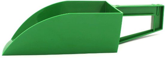 Groene kunststof voerschep met een brede, gebogen schep en een handvat.