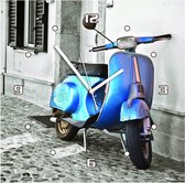 Scooter klok vierkant 30 x 30 cm. blauw