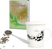 Cadeau set voor vrouw, vriendin of oma 250 gram groene losse thee theebeker panda 300 ml plus stalen maatlepel.