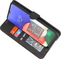 Zwart kunstleren portemonnee hoesje deels geopend met smartphone, kaarthouders zichtbaar.
