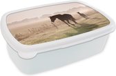 Broodtrommel Wit - Lunchbox Paarden - Mist - Silhouette - Brooddoos 18x12x6 cm - Brood lunch box - Broodtrommels voor kinderen en volwassenen