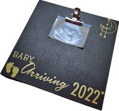 Baby Arriving 2022 - Bekend making baby - zwart met gouden tekst