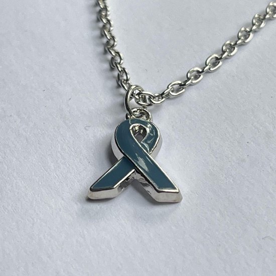 GoedeDoelen.Shop | Ketting Ribbon Deep Blue | Statement Ketting | Ribbon Sieraad | Gedenk Ketting | Pink Ribbon | Blue Ribbon | Cadeau | Wellness-House