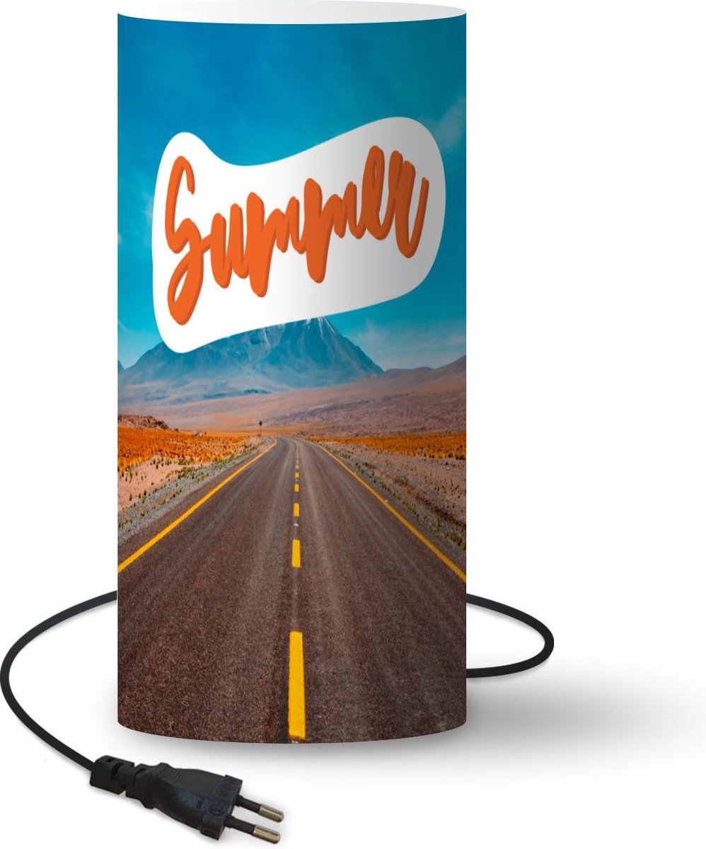 Lamp - Nachtlampje - Tafellamp slaapkamer - Roadtrip - Amerika - Zomer - 33 cm hoog - Ø15.9 cm - Inclusief LED lamp
