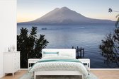Papier peint vinyle - Lac Atitlán lors d'un lever de soleil au Guatemala largeur 360 cm x hauteur 240 cm - Tirage photo sur papier peint (disponible en 7 tailles)