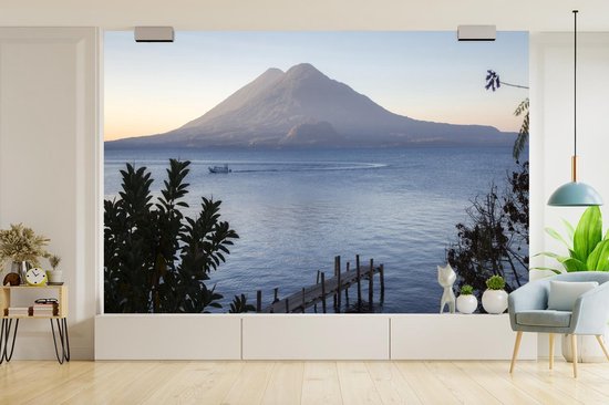 Lac Atitlán lors d'un lever de soleil au Guatemala papier peint photo vinyle largeur 390 cm x hauteur 260 cm - Tirage photo sur papier peint (disponible en 7 tailles)