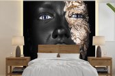 Behang - Fotobehang Vrouw - Goud - Blauw - Zwart - Breedte 220 cm x hoogte 220 cm