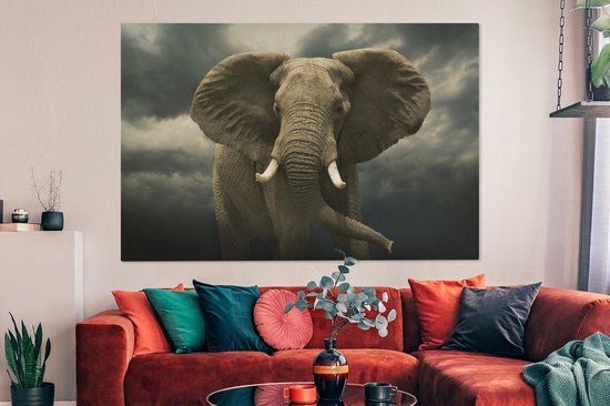 Peintures sur toile - Éléphant d'Afrique contre les nuages sombres - 150x100 cm - Décoration murale