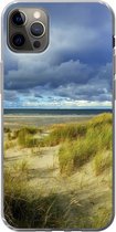 Geschikt voor iPhone 13 Pro Max hoesje - Noordzee - Vlieland - Duinen - Siliconen Telefoonhoesje