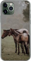 Geschikt voor iPhone 11 Pro hoesje - Paarden - Natuur - Mist - Siliconen Telefoonhoesje