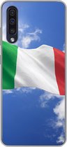 Geschikt voor Samsung Galaxy A50 hoesje - De vlag van Italië wappert in de lucht - Siliconen Telefoonhoesje