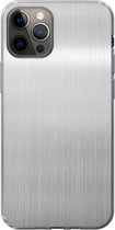 Geschikt voor iPhone 12 Pro hoesje - Metaal print - Zilver - Grijs - Siliconen Telefoonhoesje