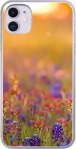 Geschikt voor iPhone 11 hoesje - Bloemen - Goud - Zon - Siliconen Telefoonhoesje