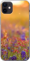 Geschikt voor iPhone 12 mini hoesje - Bloemen - Goud - Zon - Siliconen Telefoonhoesje