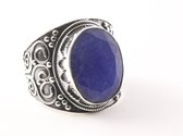 Bewerkte zilveren ring met blauwe saffier - maat 18.5