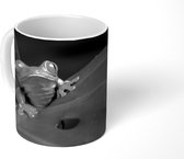 Mok - Kikker tussen de bladeren fotoprint - zwart wit - 350 ML - Beker