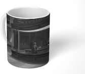 Mok - Nighthawks - schilderij van Edward Hopper - zwart wit - 350 ML - Beker
