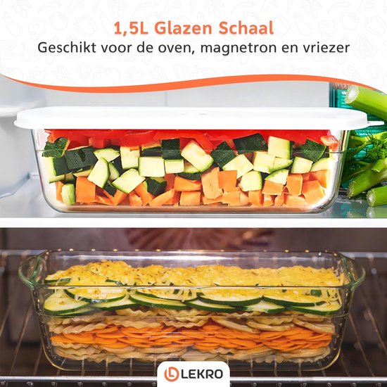 Glazen schaal met gesneden courgette, wortel en rode paprika, afgedekt. Onderste beeld toont ovenschotel in oven.