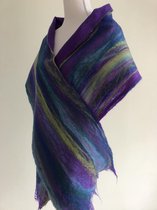 Handgemaakte, gevilte brede sjaal van 100% merinowol - Groen / Blauw / Orchidee - 204 x 32 cm. Stijl open gevilt.