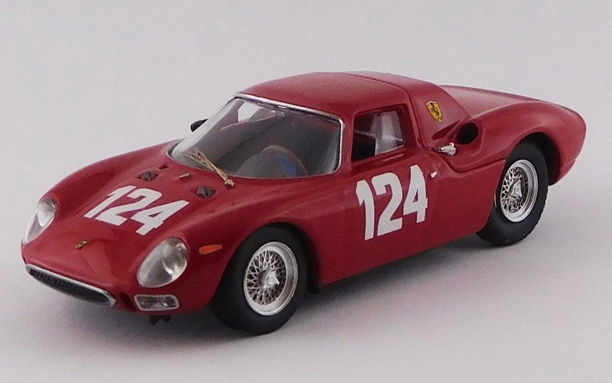 De 1:43 Diecast Modelcar van Ferrari 250LM #124 Winnaar van de Mugello GP van 1965. De coureurs waren M. Casoni en G. Nicodemi. De fabrikant van het schaalmodel is Best-Models. Dit item is alleen online beschikbaar.