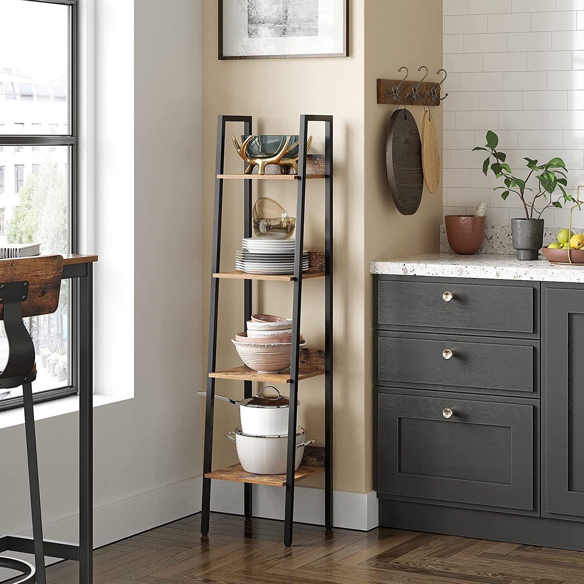 BarberPub boekenplank goud, staande plank met 7 niveaus, kantoorplank met metalen frame, plank voor kantoor, woonkamer, slaapkamer, keuken, nagelsalon, marmer -wit, 30x80x180cm, 5183