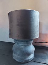 Brynxz - Landelijke tafellamp van beton met fluwelen lampenkap - Hoogte 28.5cm - Ø 20cm