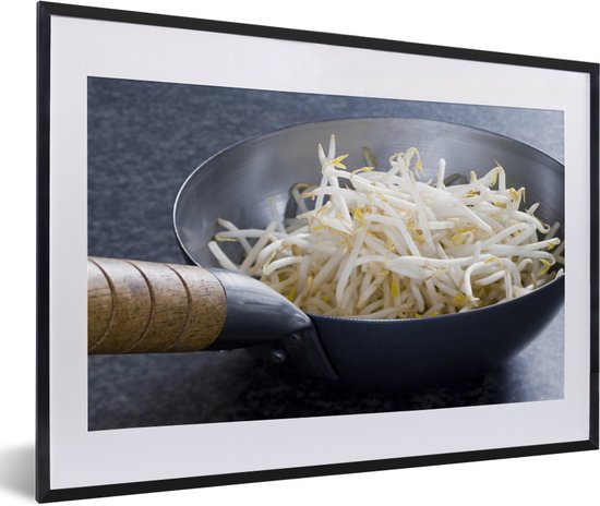 Fotolijst incl. Poster - Een wok pan gevuld taugé - 60x40 cm - Posterlijst