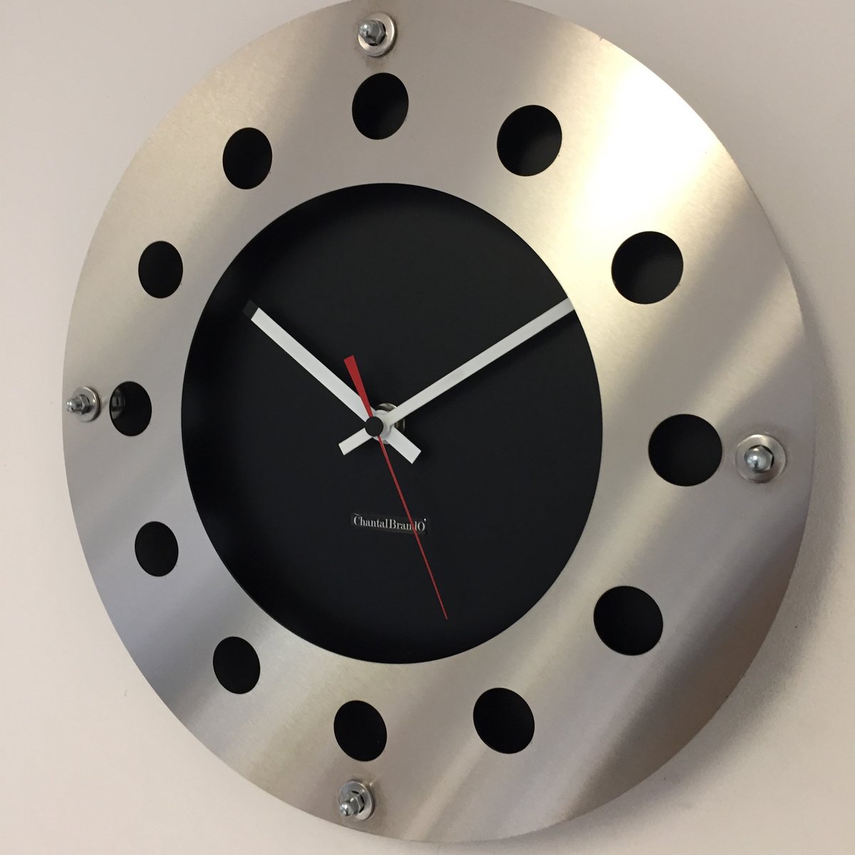 WANDKLOK MECANICA BLACK & SILVER WHITE RED POINTERS MODERN DUTCH DESIGN HANDGEMAAKT 40 cm