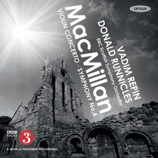 Zwart-wit CD-hoes met de ruïnes van een kerk onder een zonnige hemel. Titel 'MacMillan' loopt diagonaal.