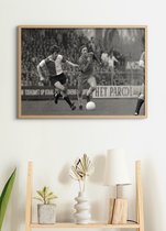 Poster In Houten Lijst - Johan Cruijff in duel met Willem van Hanegem - Ajax & Feyenoord - 50x70 cm