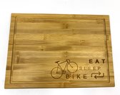 Cycle Gifts Broodplank Wielrenner - Broodplank - Snijplank - Borrelplank - Tapasplank - Serveerplank - Fietscadeau - Bamboe - Bruin